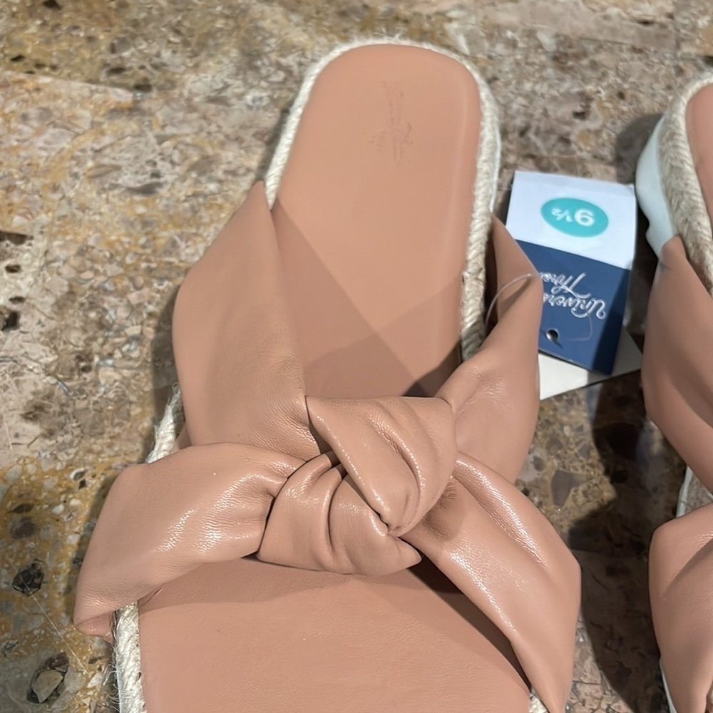 Women’s Sandals - Picture 3 of 9